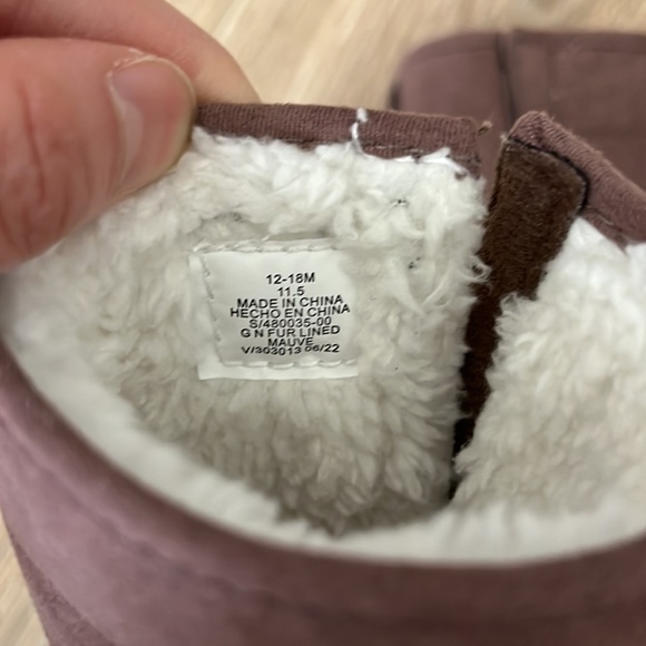 NEW Old Navy Sherpa-Lined Mauve Baby Booties (12-18 mos) - Picture 6 of 8